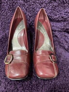 Gianni Bini Women's Burgundy Leather Buckle Pumps women’s 8 1/2 medium